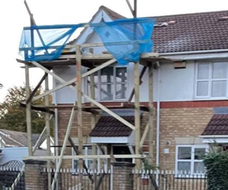 unsafe-timber-scaffold-residential-house